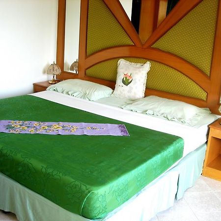 Waree'S Guesthouse Phuket Ngoại thất bức ảnh