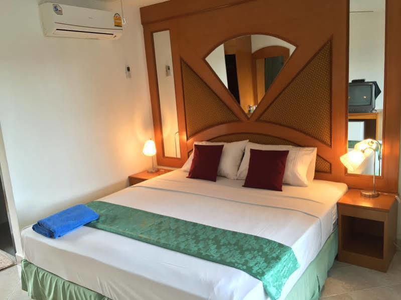 Waree'S Guesthouse Phuket Ngoại thất bức ảnh